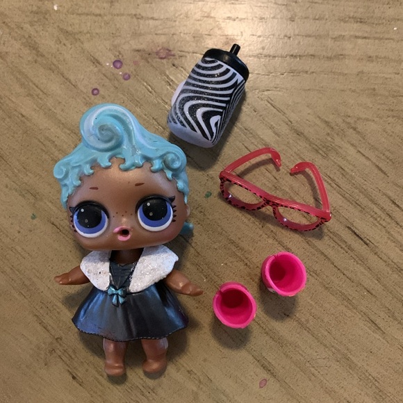 LOL Surprise 3 dolls with cups, clothes, and 1 accessory. - Picture 3 of 4